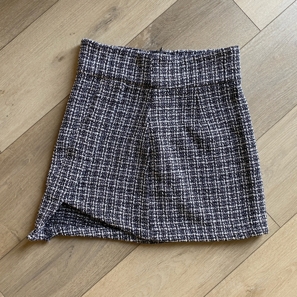 Chic Black and White Tweed Skirt